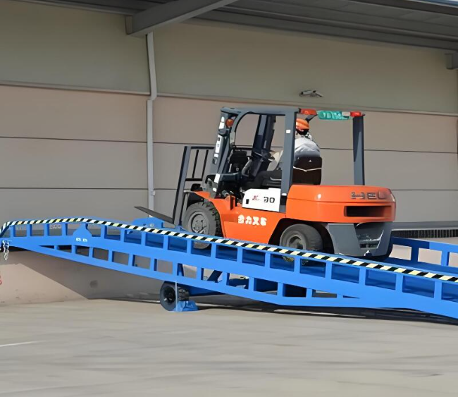 南宝镇移动式卸货平台（叉车用）